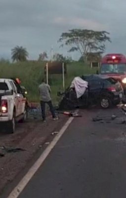 Ivinhema - Acidente entre carro e carreta na BR - 376 deixou uma vítima fatal