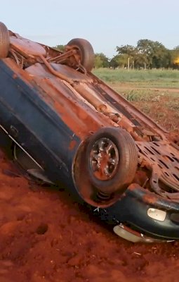 Angélica: Motorista perde controle e carro capota na Avenida 13 de Maio