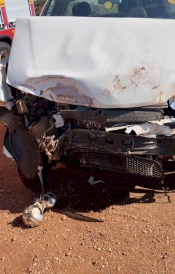 Motorista fica ferida após colisão entre carro e caminhão-pipa na BR-376, em Ivinhema