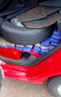 Polícia Militar em ação integrada com a PMR e Força Tática apreendeu mais de meia tonelada de drogas na MS-395, em Anaurilândia