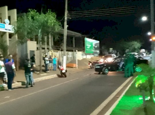 Ivinhema - Acidente entre carro e moto deixa motociclista com ferimentos graves