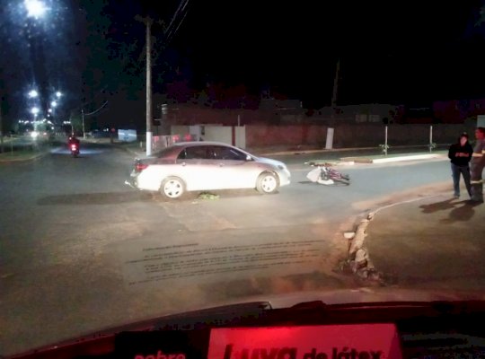 Ivinhema - Acidente entre carro e bicicleta,  deixa uma vítima ferida no bairro Vitória
