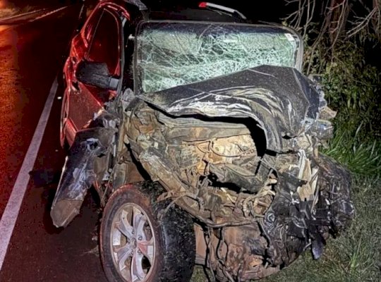 Acidente envolvendo dois carros e carreta deixa quatro feridos na MS-276, em Deodápolis