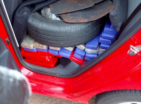 Polícia Militar em ação integrada com a PMR e Força Tática apreendeu mais de meia tonelada de drogas na MS-395, em Anaurilândia