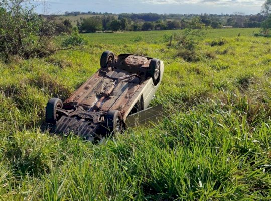 Capotamento na BR-376 mobiliza Bombeiros e deixa motociclista ferido em Ivinhema