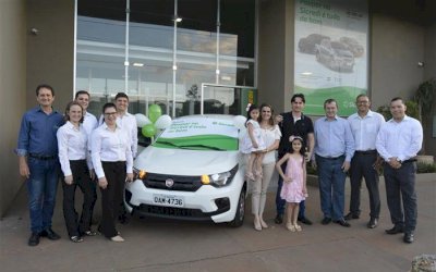 Promoção da Sicredi Centro-Sul MS entrega carro 0km para associado de Itaquiraí