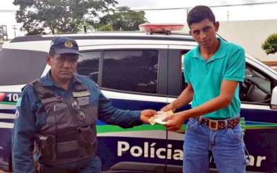 Policial encontra quantia em dinheiro, procura dono e devolve pessoalmente