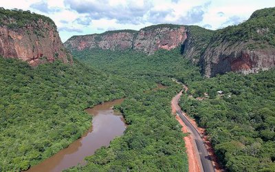 Asfalto da MS-450 avança entre morros e potencializa o turismo na Estrada Ecológica