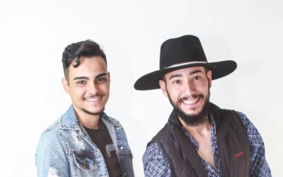 Jovem Rafael natural de Batayporã faz sucesso em todo Brasil, cantando moda sertaneja com seu Irmão Zé Gabriel.