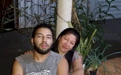 Desesperada por nora, mãe tenta desencalhar filho anunciando rapaz na internet