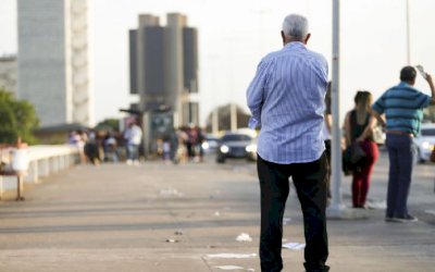 Expectativa de vida no Brasil sobe para 76,3 anos
