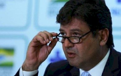Coronavírus faz Mandetta ir de ilustre desconhecido a estrela nacional.