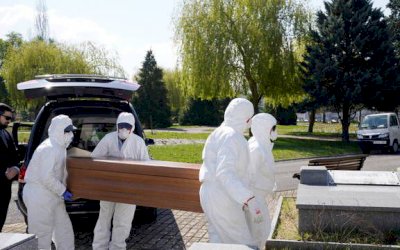 Em 24 horas, Espanha registra 832 mortos por coronavírus