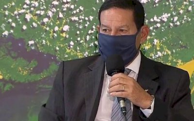 Mourão entra em isolamento após contato com servidor com coronavírus