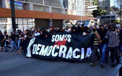 'Deixa eles domingo lá', diz Bolsonaro sobre próximas manifestações