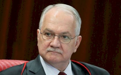 Fachin nega pedido para arquivar ação que suspenderia inquérito das fake news