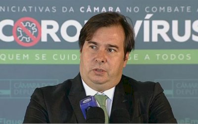 'Ao alterar números, Ministério da Saúde tapa o sol com a peneira', diz Maia