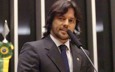 CENTRÃO: Bolsonaro recria Ministério das Comunicações e genro de Silvio Santos é o novo ministro