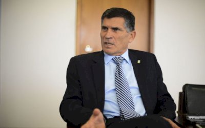 Santos Cruz defende que militares da ativa do governo passem para reserva