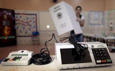Atropelando tudo - Câmara deve tirar do TSE poder de definir novas datas para eleições municipais