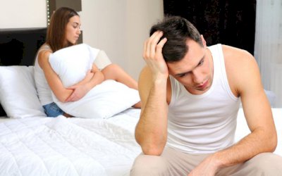 Como agir se minha esposa pensa que eu a traí, mas não?