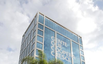Sicredi é destaque em 13 categorias do anuário Melhores & Maiores 2020