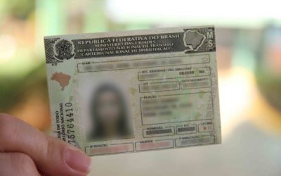 CNH vencida em janeiro do ano passado, precisa ser renovada até este mês