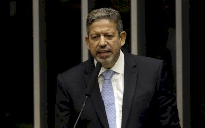 Arthur Lira é eleito presidente da Câmara com 302 votos