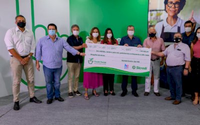 Sicredi Centro-Sul MS entrega doação para Hospital de Amor em Dourados