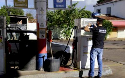 Reinaldo ignora isenção de Bolsonaro e mantém ICMS sobre diesel e gás de cozinha em MS