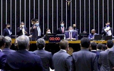 Câmara aprova texto-base da PEC das mudanças nas regras eleitorais