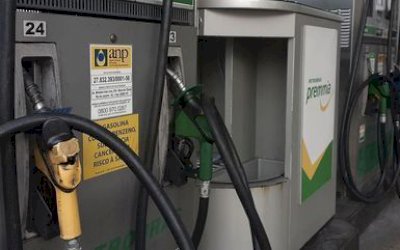 Salário mínimo desvaloriza 'um tanque de gasolina' desde 2019