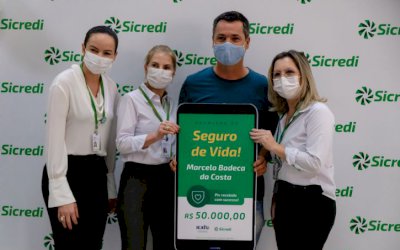 Sicredi Centro-Sul MS entrega prêmio a associado de Ponta Porã ganhador no sorteio do Seguro de Vida