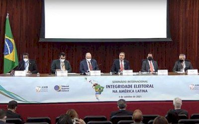 Autoridades internacionais se unem em defesa da democracia