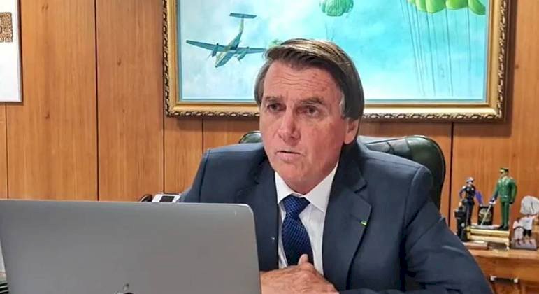 Bolsonaro diz que suspendeu reajuste salarial a policiais
