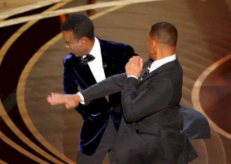 Will Smith dá um soco em Chris Rock ao vivo no Oscar 2022