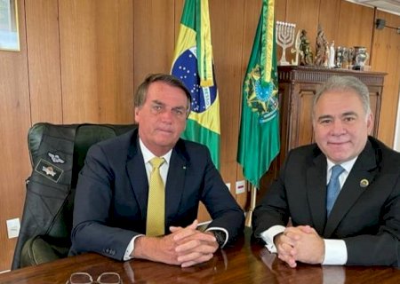 Bolsonaro diz que Queiroga estuda rebaixar para endêmica situação da Covid no Brasil