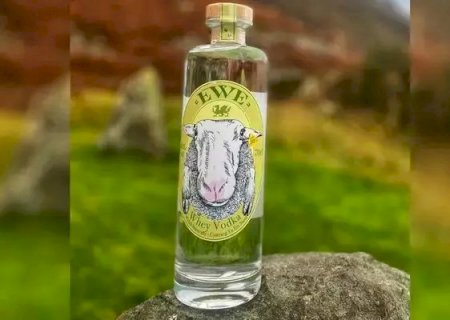 O FAZENDEIRO PRODUZ VODKA A PARTIR DO LEITE DE OVELHA
