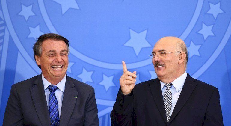 Milton Ribeiro confirma à PF que recebeu pastores a pedido de Bolsonaro