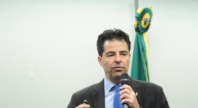 \'Não é possível interferir no preço dos combustíveis\', diz ministro de Minas e Energia