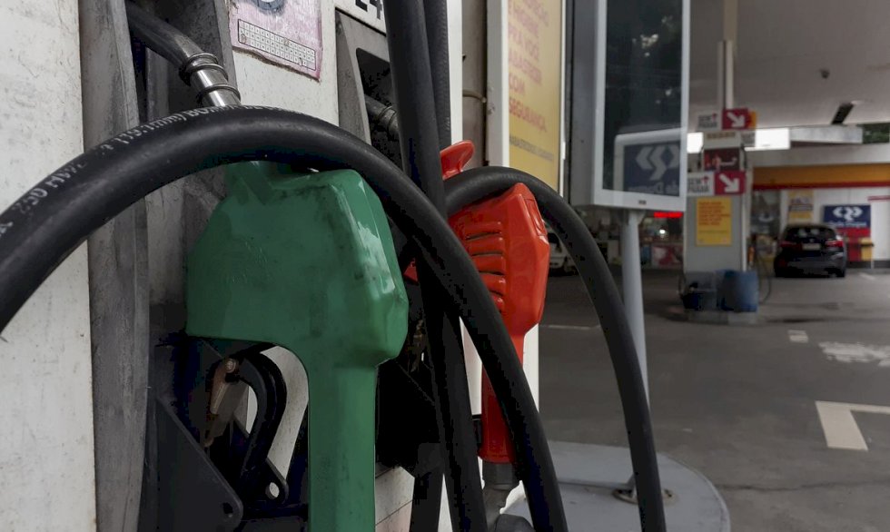 Petrobras anuncia novo aumento de combustíveisGasolina terá reajuste de 5,2% e diesel, de 14,2%
