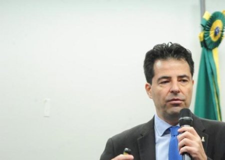 'Não é possível interferir no preço dos combustíveis', diz ministro de Minas e Energia