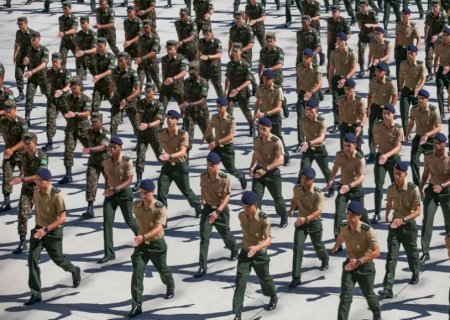 Mais de 2,3 mil militares ocupam cargos no governo de forma irregular, aponta CGU