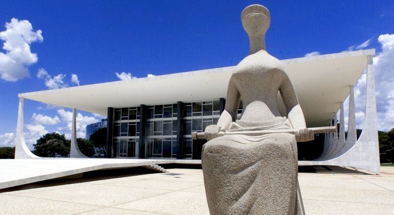 Mendonça suspende julgamentos de Moraes que miram Bolsonaro