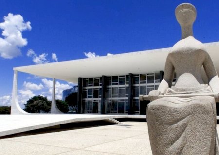 Mendonça suspende julgamentos de Moraes que miram Bolsonaro