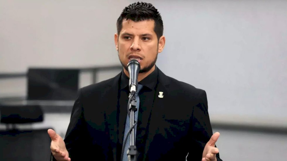 Justiça suspende decisão e barra posse de Tiago Vargas como deputado estadual.