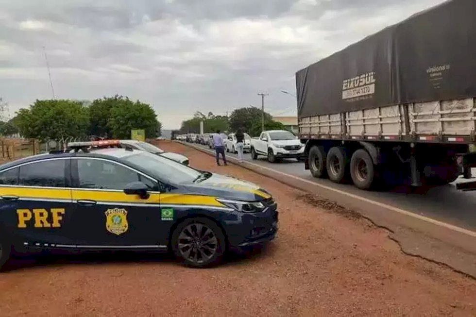 PRF autua mais de 3 mil pessoas nas manifestações em MS .