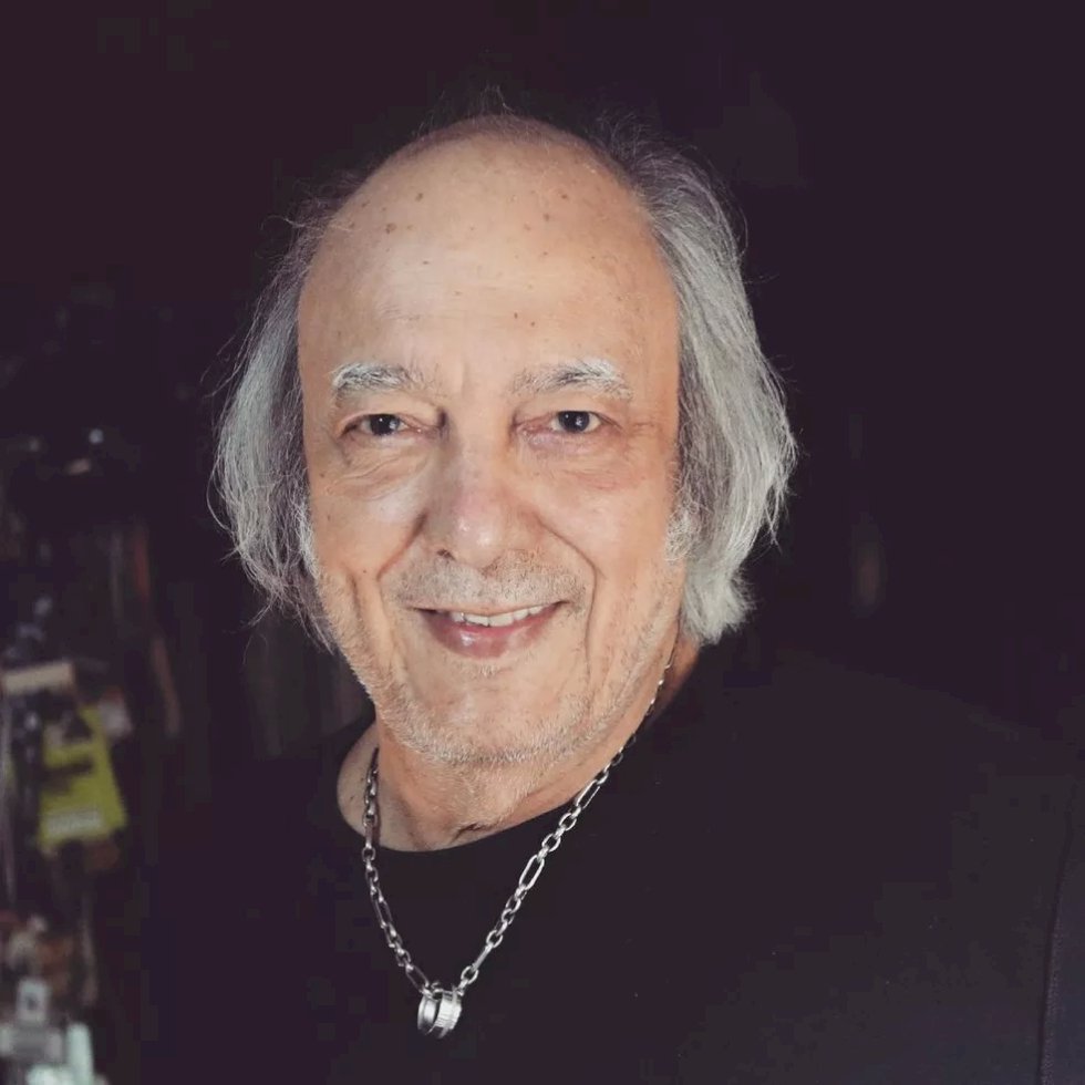Morre o cantor e compositor Erasmo Carlos.
