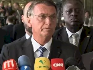 Dois dias após perder a eleição, Bolsonaro quebra silêncio com pronunciamento de dois minutos e diz que continuará cumprindo a Constituição.