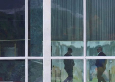 Comandantes das Forças Armadas cobram ação de Bolsonaro para conter atos em frente a quartéis